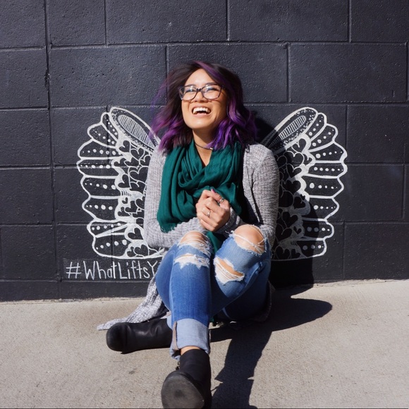 Meet your Posher, Linh - Picture 3 of 3